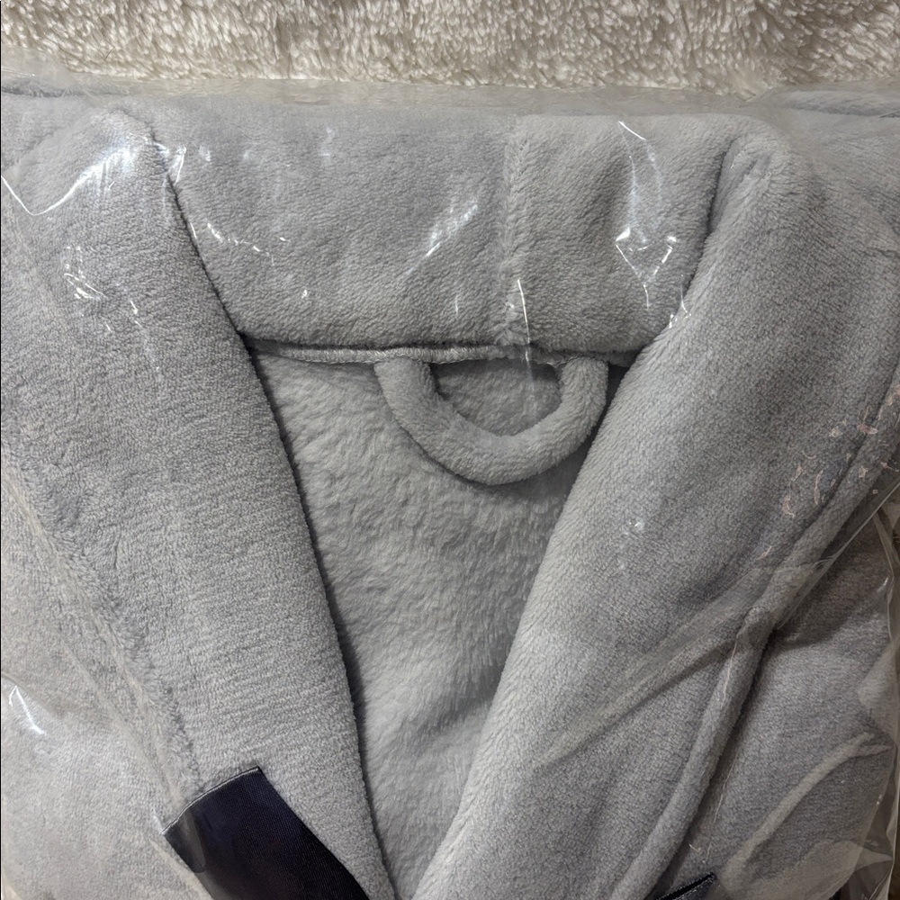 Light Grey Plush Mid Robe - Picture 2 of 3
